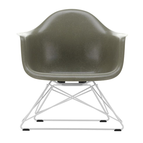 Eames Armchair in Fiberglass LAR / White Base